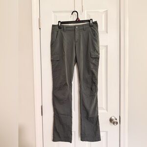 Columbia women’s Cargo Pants - Olive Green size 6
